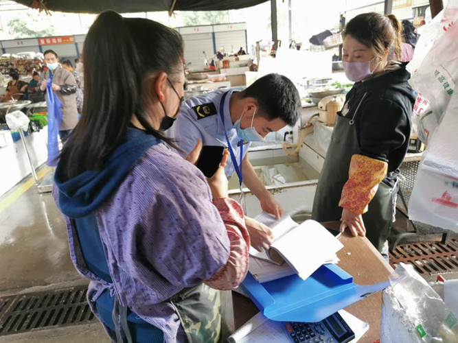 石棉縣開展?jié)O具和水產(chǎn)品銷售市場專項整治檢查